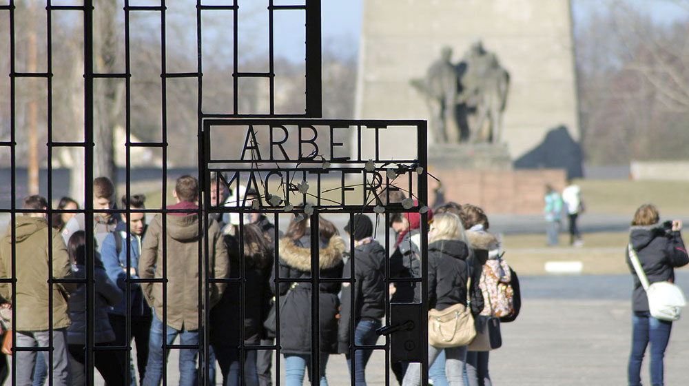 puerta de entrada de un cementerio